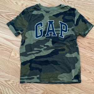 Kids 100% Organic Cotton Camo Gap Logo T-Shirt Size L (10)